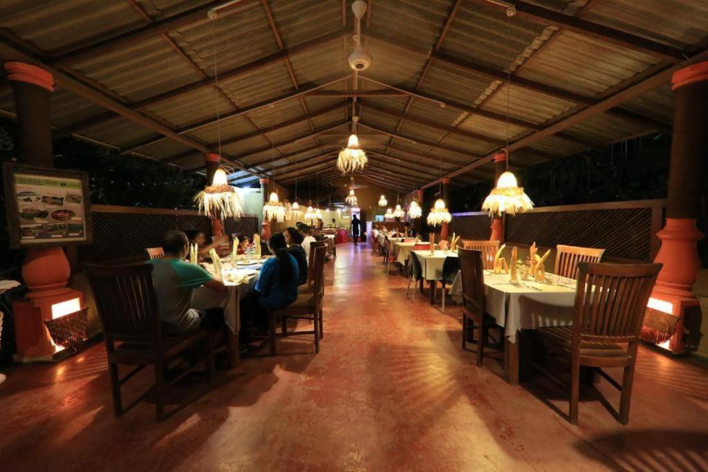 Sundaras Resort Ltd 담불라 외부 사진